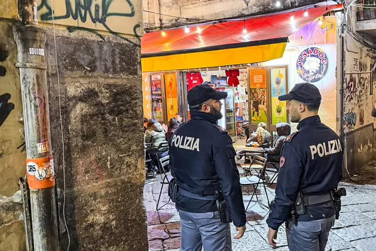 polizia piusccane ansa Ferimento fratello di Pisacane allenatore del Cagliari. Ansa: avrebbe fatto da paciere in una lite tra due ragazze