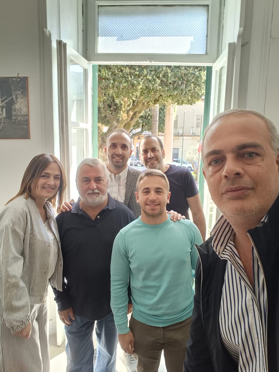 Roberto Sorrentino con i consiglieri comunali di Pollena Trocchia iscritti a Forza Italia Pollena Trocchia. Roberto Sorrentino è stato nominato segretario di Forza Italia Giovani
