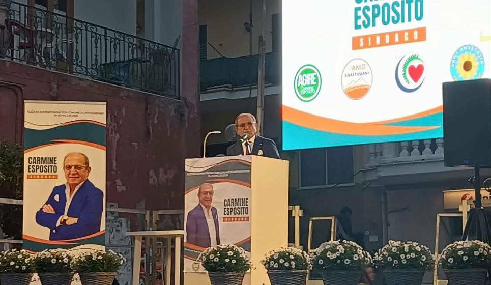 carmine esposito comizio Sant’Anastasia. Trionfale apertura della campagna elettorale del sindaco Carmine Eposito: “Certi di aver servito la città, non temiamo il Campo Extralarge nato solo per abbattermi”