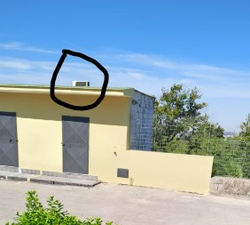 Massa di Somma. Sprechi fondi pubblici.  Installato un condizionatore per il deposito dei fiorai, attiva la nuova frontiera del comfort cimiteriale