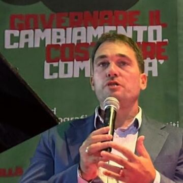 San Giorgio a Cremano. ‘Fondo PNRR formazione’ –  coinvolti dipendenti comunali – , sindaco Carbone ‘butta la palla in  tribuna’. Chiarimenti a Futuro Nazionale gettano altre ombre sulla procedura amministrativa