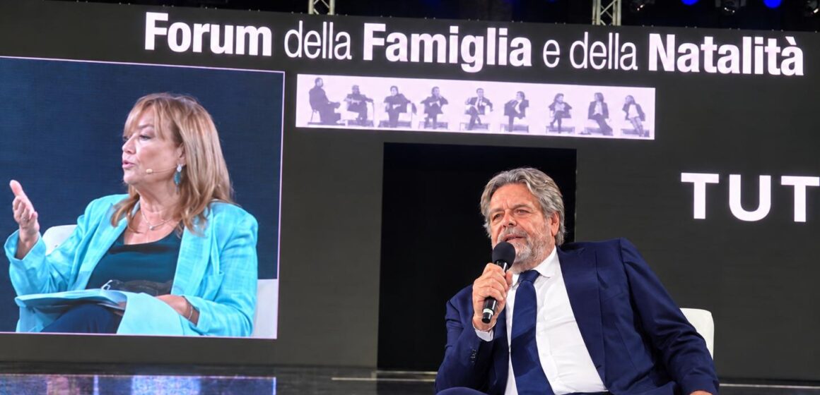 da sx. Avv. Bernardini de Pace e Lino Ferrara (dir. editoriale Forum della Famiglia e della Natalità) Napoli. Tutto Sposi: la Campania leader del comparto in Italia. Ultimo fine settimana per l’evento