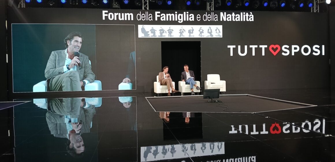 da sx. sen. Gianluca Cantalamessa con Ottavio Lucarelli Pres. Ordine giornalisti Campania (3) Napoli. Forum della Famiglia: lavoro e impegno istituzionale e gli aspetti della seconda giornata dedicata alla denatalità